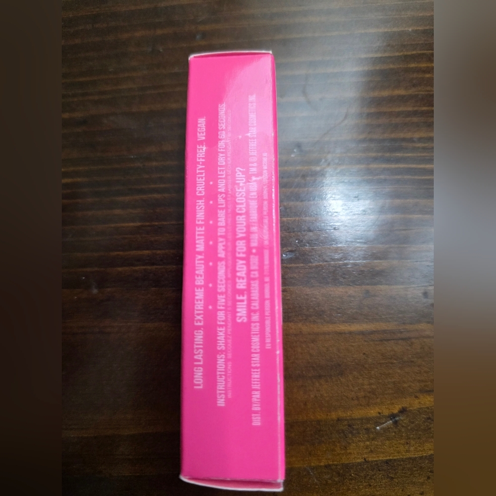 🌴 Jeffree Star Pink and Gold Velour Liquid Lipstick Color: Mannequin - Picture 5 of 7